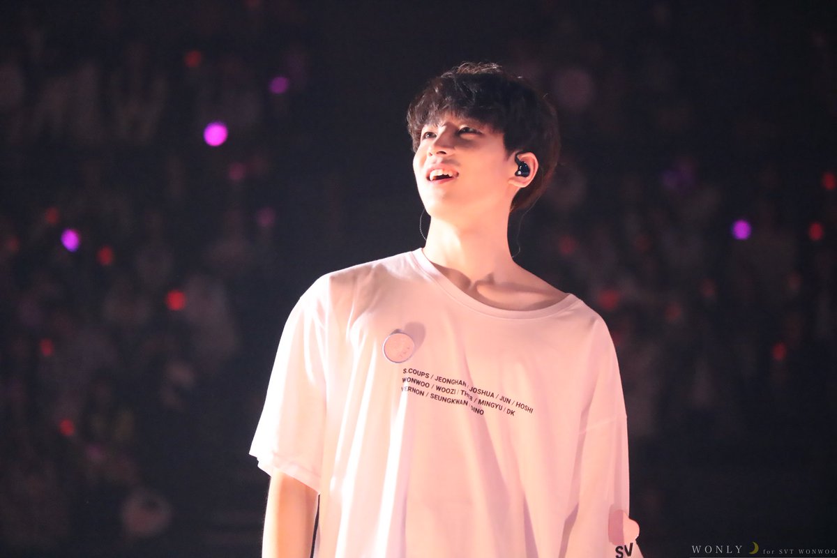__WONLY's tweet photo. ( HQ ) 190402 japan tour "HARU"
in FUKUOKA
 
큰 풍선에 감동하고잇은 원우 😆 
그런데 옆얼굴의 원우가 진짜 좋아합니다 

#SEVENTEEN #WONWOO #원우 #세븐틴 #ウォヌ @pledis_17 https://t.co/RsSI7xVh5T