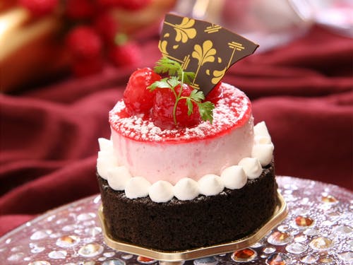 RishuYum's tweet photo. 🎂Make your dear ones birthday #memorable with a #Chocolatecake #whiteicing #strawberry on top
#spring #ice_cake_make_perfecct_day
Stay happy with #yumyumsbakery☺️ https://t.co/9cwENaqnpm