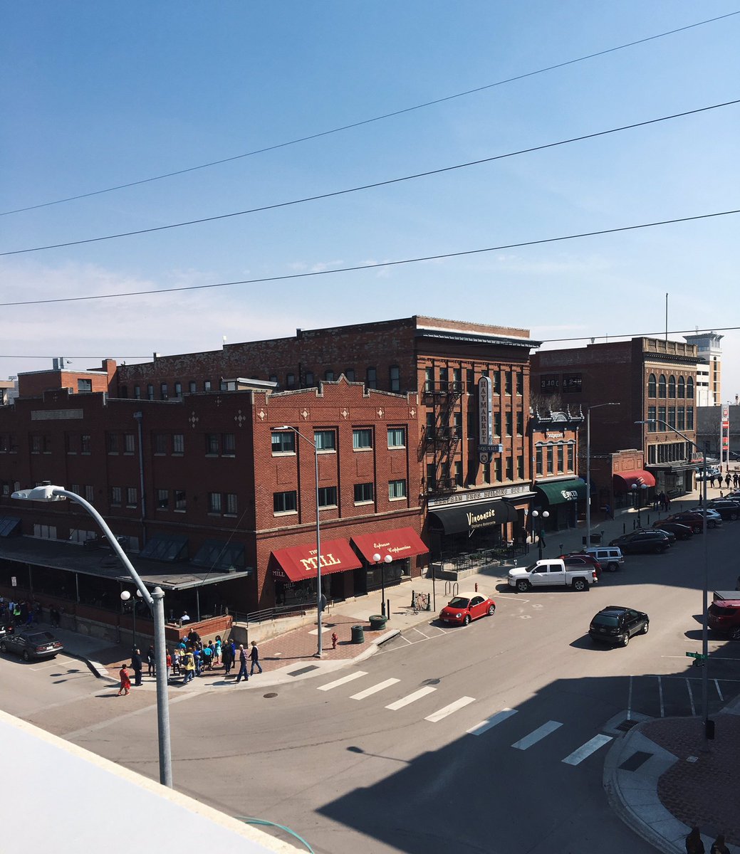 LocalAnyDay's tweet image. Happy Aloha Friday! We’re getting some Vitamin D and enjoying our AWESOME view from the rooftop today! We hope you all have a sun filled weekend!