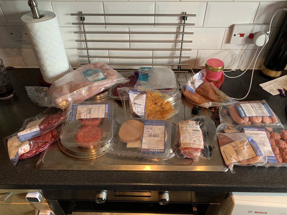 newstead's tweet photo. @MuscleFoodUK ordered the super lean hamper and most of the items are missing? Didn’t receive the two free hampers that was supposed to come with it? Help!? https://t.co/CsFKUuldFi