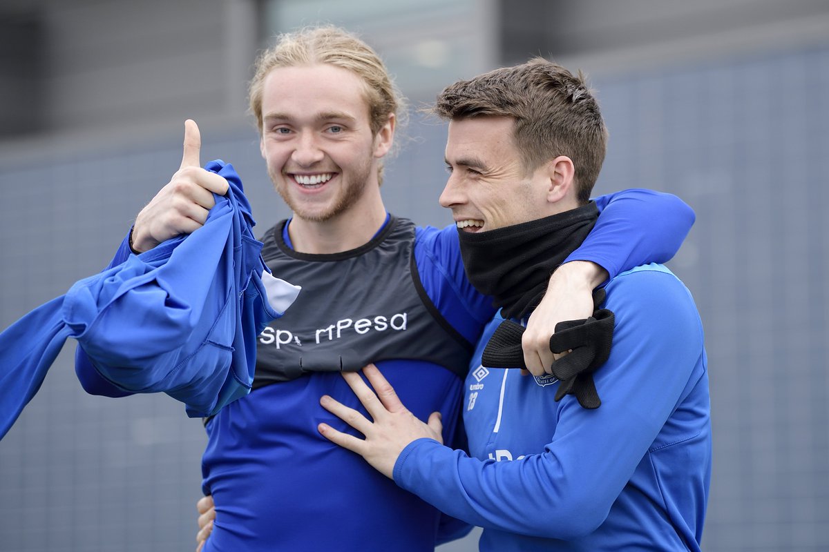 👍 | Thumbs up, it's the weekend! #FridayFeeling #EFC