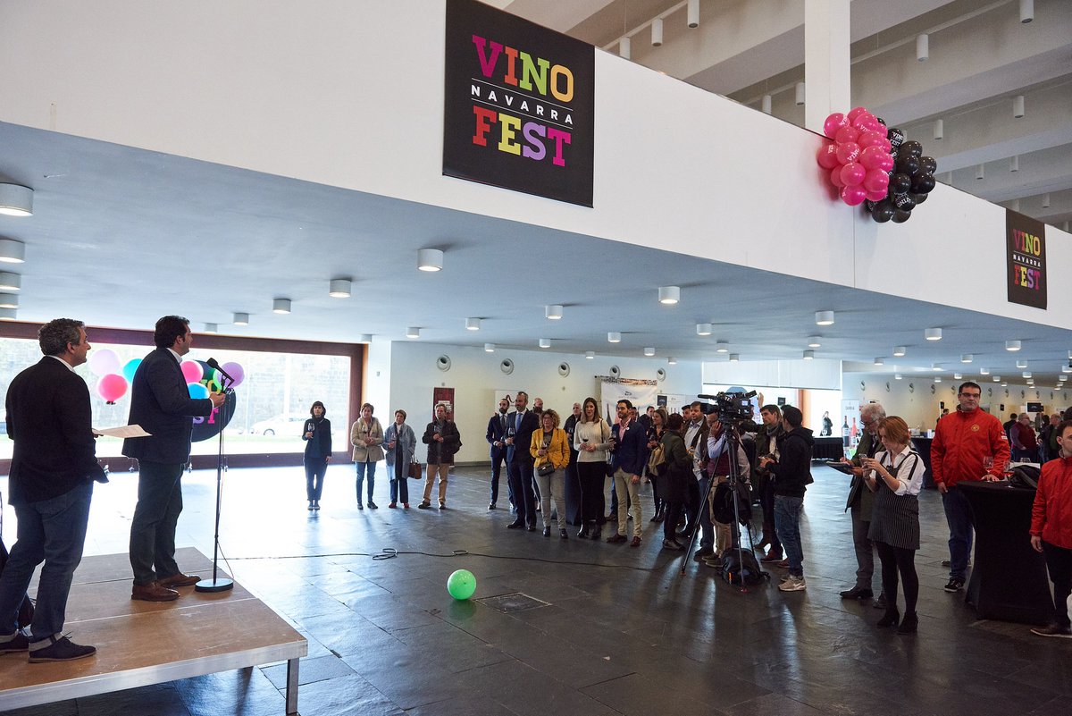 Inaugurada la octava edición de #VinofestNavarra en <a href="/baluarte/">Baluarte</a> #Pamplona. Os esperamos hoy hasta las 21h. y mañana de 11,30h. a 21h. ¡Bienvenidos, #NavarraWineLovers!
