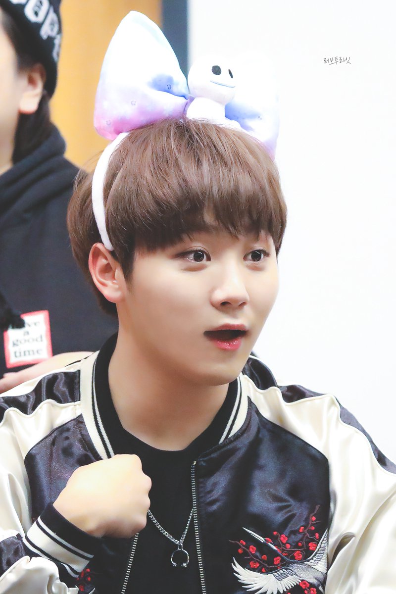 180209 #세븐틴 #SEVENTEEN 비트로드 팬싸인회
#승관 #SEUNGKWAN
지금 보고 싶어☄️💘