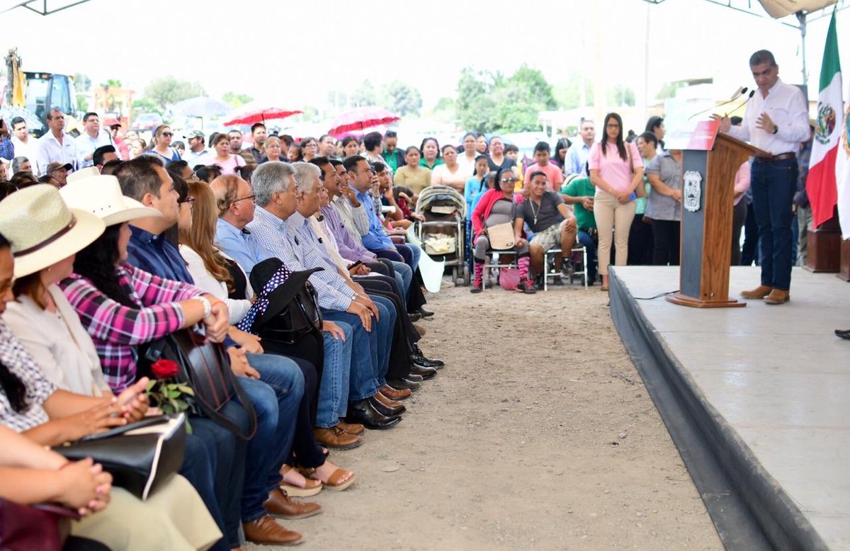 mrikelme's tweet photo. Trabajando de manera coordinada con  #SanPedro, hoy dimos el banderazo de arranque de la pavimentación del Blvd. Benito Juárez, beneficiando a más de 20 comunidades del municipio. #FuerteCoahuilaEs https://t.co/c6Azz5O5e9