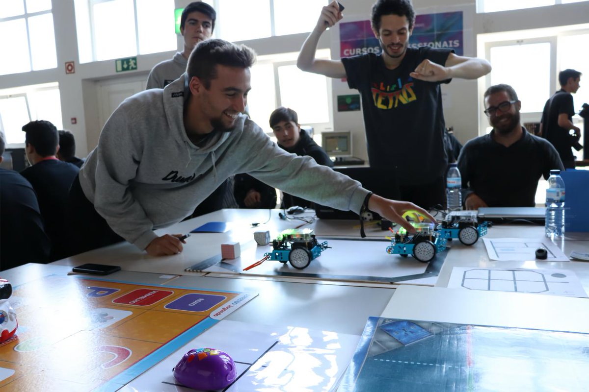 dengun's tweet photo. More than one hundred people attended this year's Multimédia em Movimento event, making it a huge success!
Thank you to all of the students, teachers and guests who participated in the activities happening throughout the day. We had a blast!
Photos by: https://t.co/nwaBltbqNU https://t.co/4HPyqW9bPX