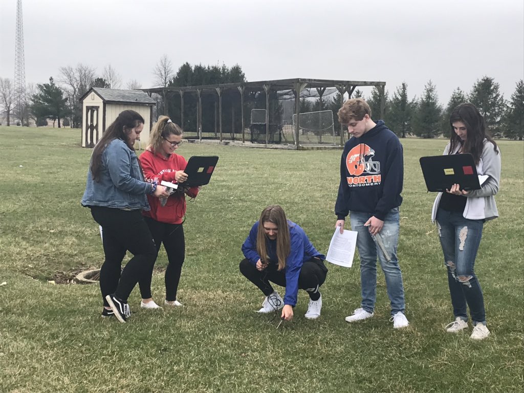 MHeimScience's tweet photo. Biology 2 out and about getting soil to test for next week! #gopherscience https://t.co/pdSMQqR3kx