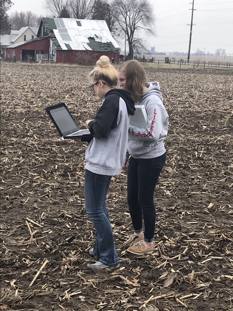 MHeimScience's tweet photo. Biology 2 out and about getting soil to test for next week! #gopherscience https://t.co/pdSMQqR3kx