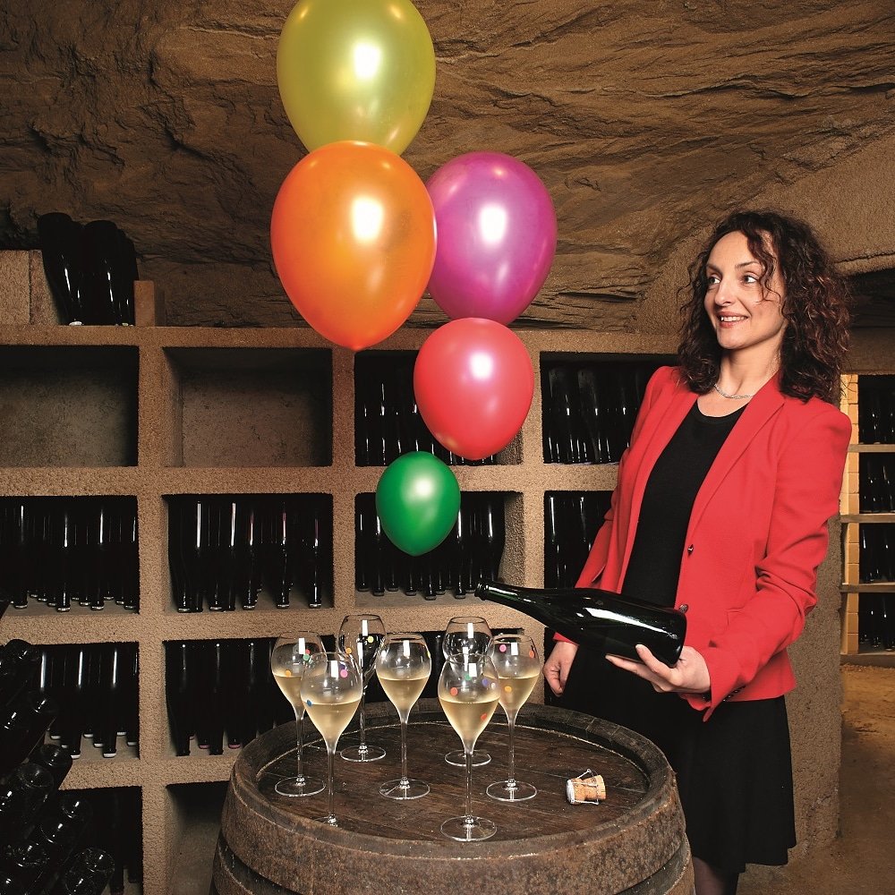 Dans notre galerie de portraits originaux des membres du #Cercle: Sophie du <a href="/ChampagneCossy/">Cossy Sophie</a> !
Pour la magie des #bulles de sa #cuvée L'Instant 😊
A découvrir lors de nos #dégustations pro du #PrintempsdesChampagnes 2019!
#champagne #tasting #oak-aged