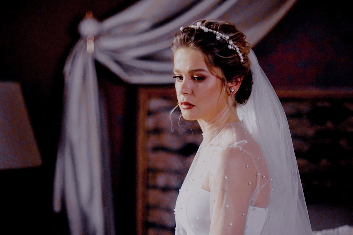 - Dila Cebeci👰🏻🌹

#Kuzgun