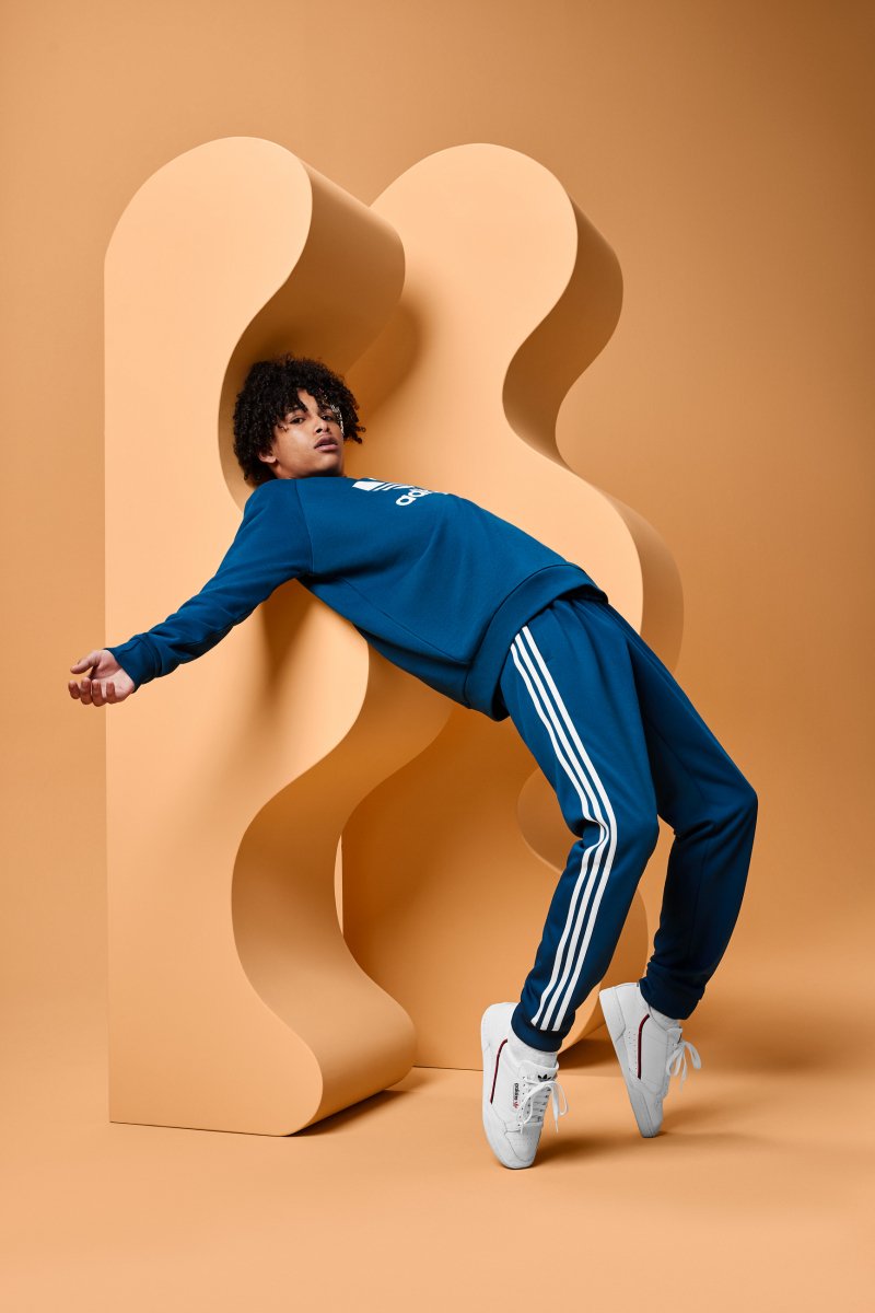 ArtAndMotionRep's tweet image. #JUCOphoto just delivered their second campaign for the 2019 @adidas Adicolor collection. Originally developed in the ’70s, Adicolor became an extension of the early 80&apos;s hip-hop scene with a line that continues to redefine itself each season.

More here: bit.ly/2WwEtke