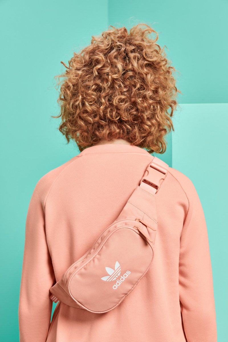 ArtAndMotionRep's tweet image. #JUCOphoto just delivered their second campaign for the 2019 @adidas Adicolor collection. Originally developed in the ’70s, Adicolor became an extension of the early 80&apos;s hip-hop scene with a line that continues to redefine itself each season.

More here: bit.ly/2WwEtke