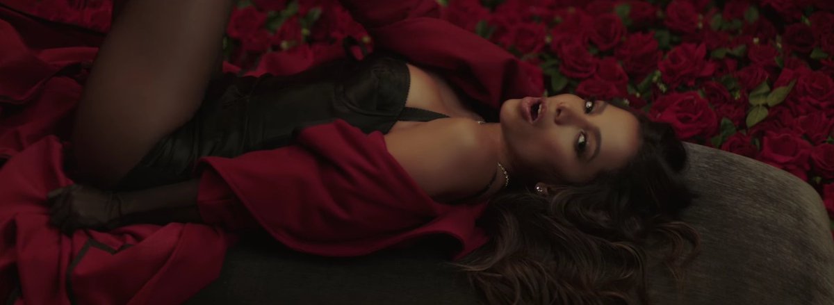 AnittaChart's tweet photo. Rosa: 

Música 10/10
Clipe 10/10
#KissesAnitta https://t.co/ezCRVsIC2z