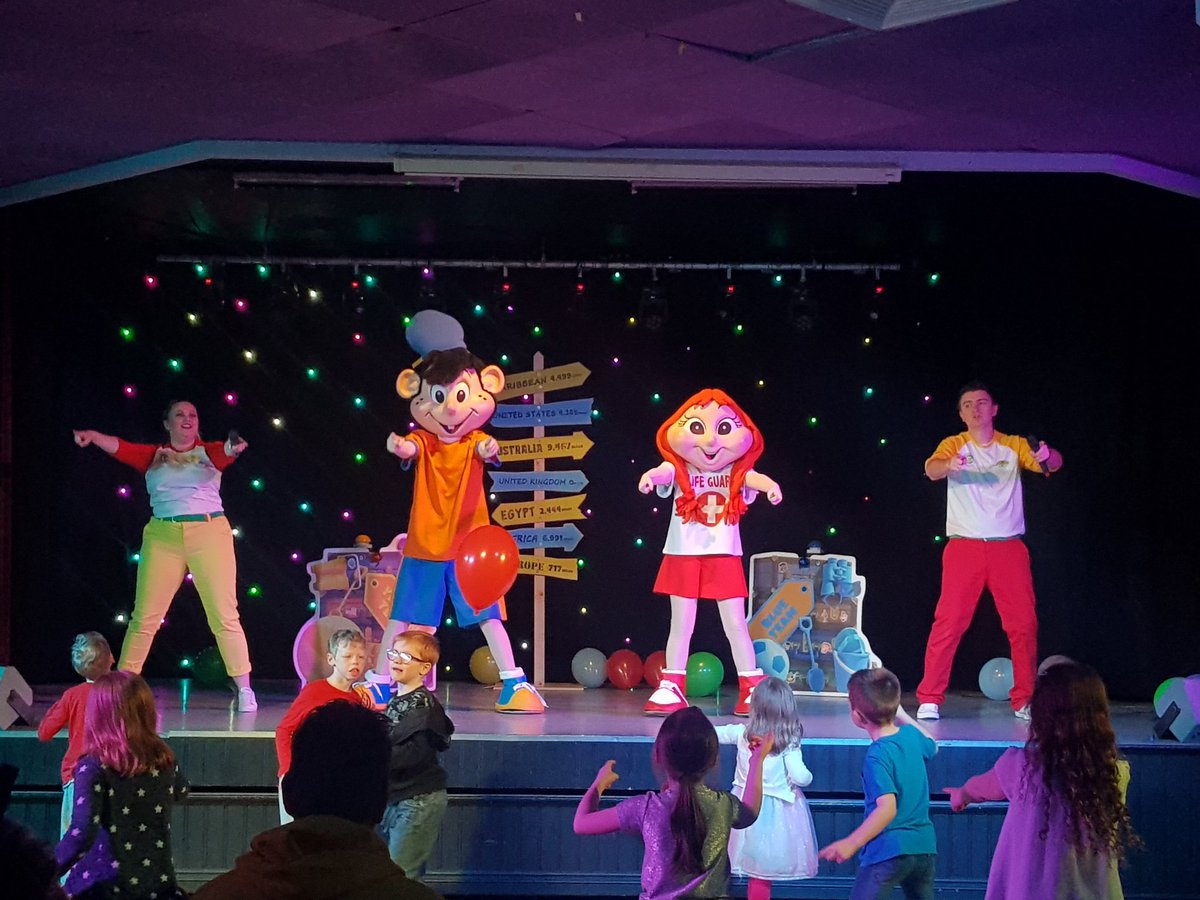 J_HaRdY_'s tweet photo. Had a wicked evening yesterday: Ned &amp; Polly joined us for Go Live #crazy #weymouthbay #doubletrouble https://t.co/EzdXRw5TCj