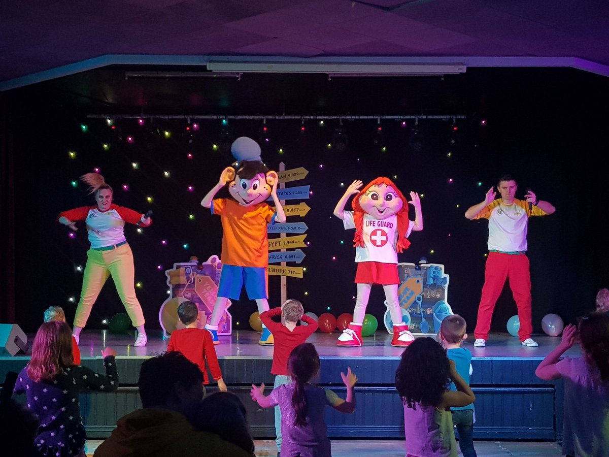 J_HaRdY_'s tweet photo. Had a wicked evening yesterday: Ned &amp; Polly joined us for Go Live #crazy #weymouthbay #doubletrouble https://t.co/EzdXRw5TCj