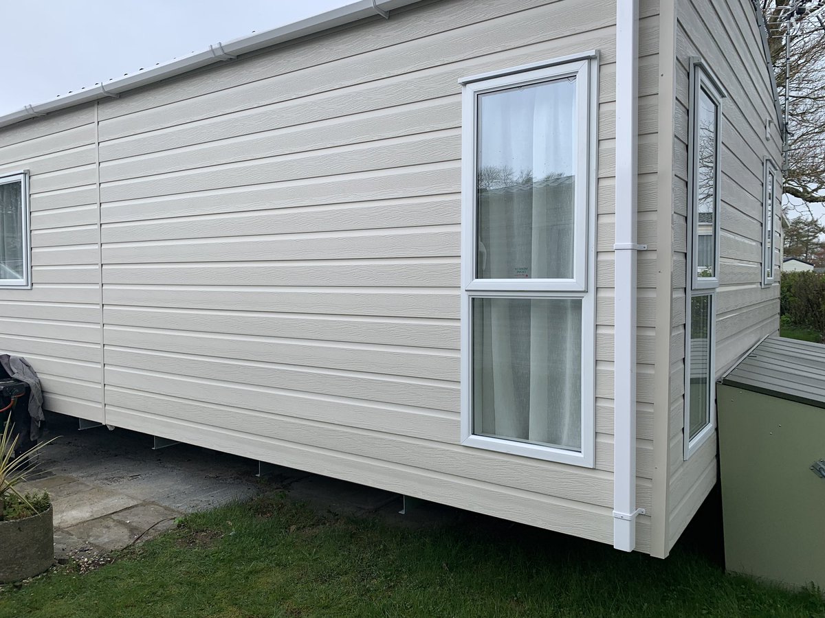 MEcaravanrepair's tweet photo. Yesterday’s panel replacement @BryntegHoliday on an @ABIHolidayHomes #Northwalescaravanrepairs #Staticcaravanrepairs #Extiriorpanelreplacement #northwales https://t.co/TdPB0SWTjU