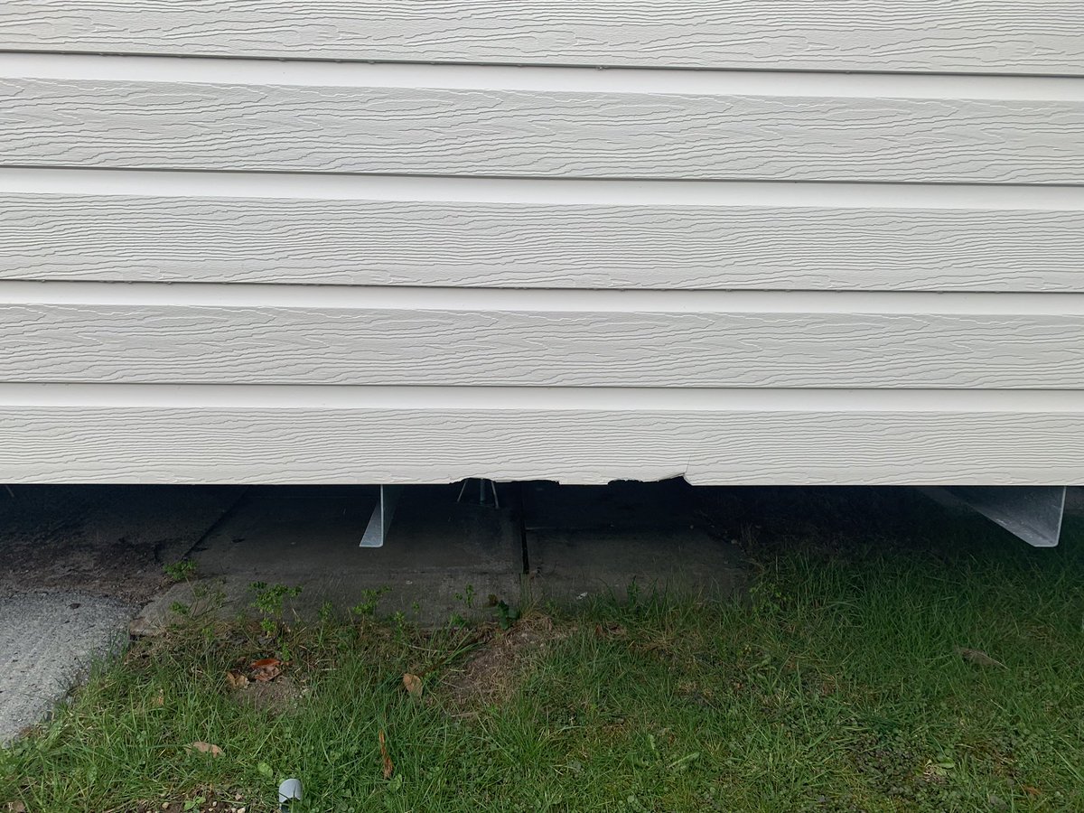 MEcaravanrepair's tweet photo. Yesterday’s panel replacement @BryntegHoliday on an @ABIHolidayHomes #Northwalescaravanrepairs #Staticcaravanrepairs #Extiriorpanelreplacement #northwales https://t.co/TdPB0SWTjU