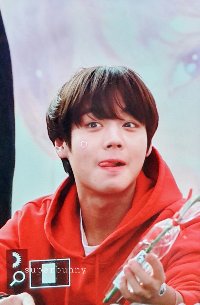 superbunny99's tweet photo. 190405 #박지훈 #ParkJihoon1stWin 
메이쓴생임 꽃 가져가세요🌹 https://t.co/ANpTV9cjyh