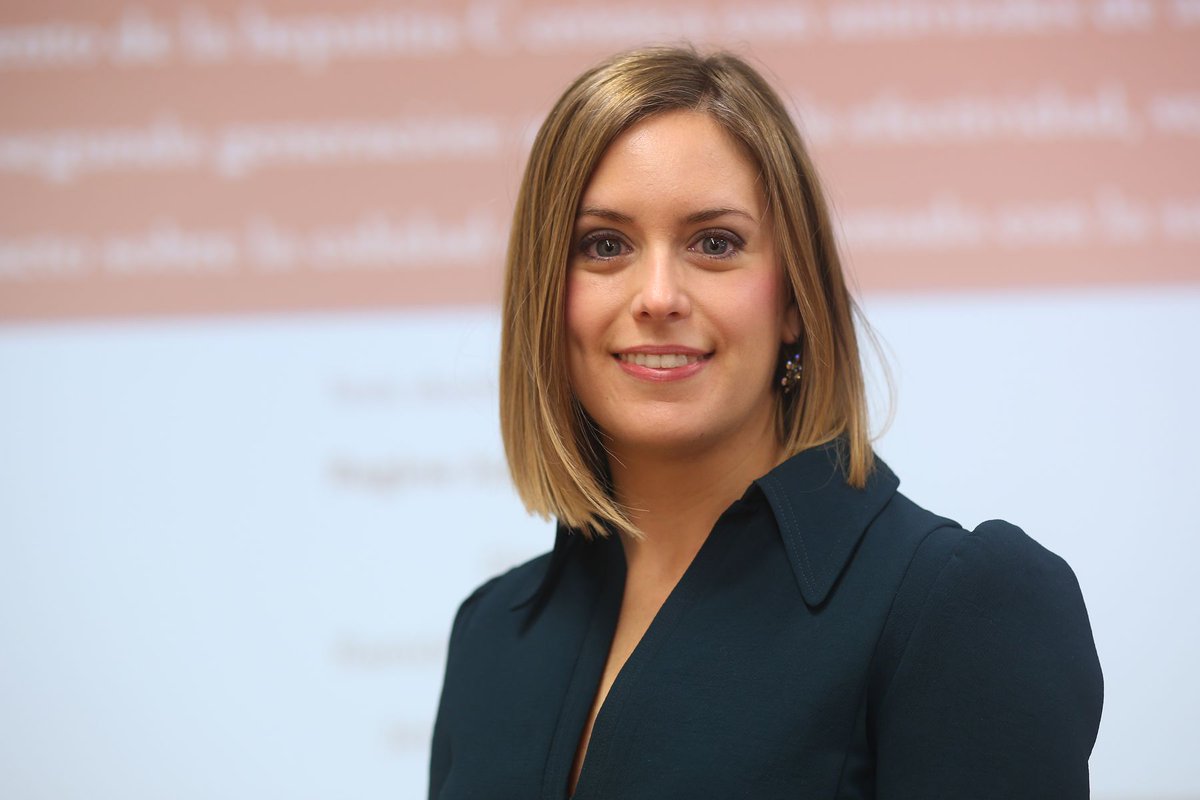 #emakumeakzientzian Regina Juanbeltz Zurbano farmazialariak frogatu du C hepatitis kronikoa duten gaixoen % 97 sendatu egin dela. Haren ibilbidea, @elhuyaraldizk aren bidez: "Bereziki pozik nago emaitzekin, egunerokoan lortu ditugulako" https://aldizkaria.elhuyar.eus/ekinean/bereziki-pozik-nago-emaitzekin-egunerokoan-lortu-d/ …