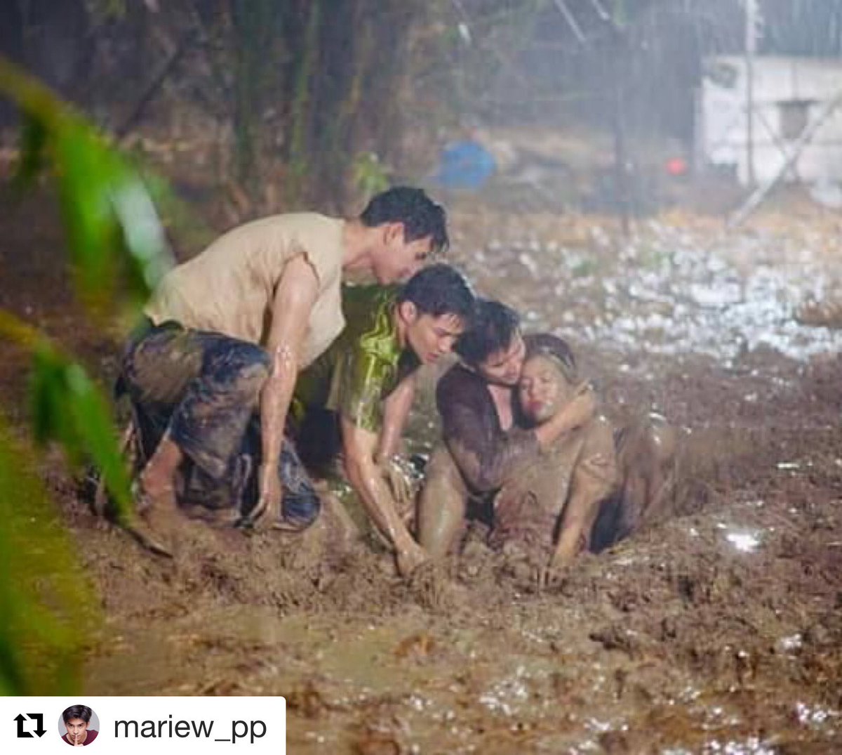 MariewFanClub's tweet photo. ปลายปีนี้ รอชมในโรงภาพยนตร์กันนร้า
#Repost @mariew_pp with @get_repost
・・・
เลอะเทอะตลอด เชื่อยังว่าพวกเราตั้งใจทำงานกันขนาดไหน #คืนจันทร์แรม #มาริวกิ้ว #mariew #ภาพยนตร์ https://t.co/6pt8l5hgXs