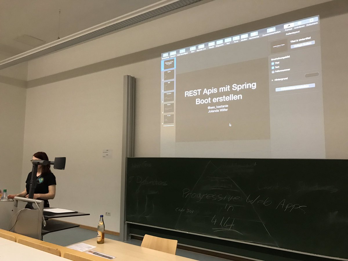Latti_Nbg's tweet image. REST APIs mit Spring Boot von der Kollegin @aes_kastanie aus der @datev auf dem #devcamp19 Ihr erster Talk! Weiter so! #womenintech  @SCC_at_DATEV