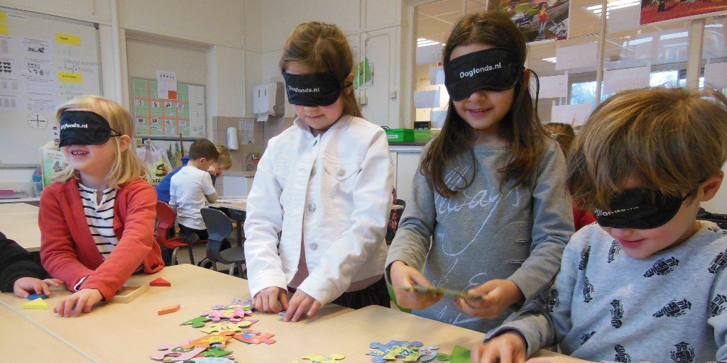 Doe mee met #Blindvoor1dag met je klas of school! Door bijvoorbeeld een blinde sponsorloop. Leuk én leerzaam. Meld je aan via blindvoor1dag.nl/schoolklas #Bv1d #Oogfonds #Oogonderzoek