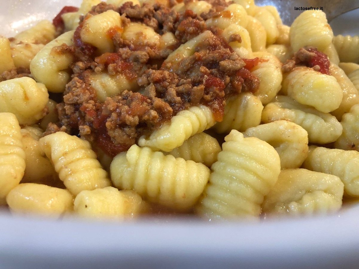 Frances000000's tweet photo. Perché gli #gnocchi vanno bene anche il #venerdì!
Che il #weekend  ai #fornelli abbia inizio!
#gnocchi #ragu #ricette #ricettesenzalattosio #healthyfood #food #recipes #senzalattosio #homemade #foodpassion #foodblogger 
https://t.co/AygDdT2hC5 https://t.co/PhoFfYJZON