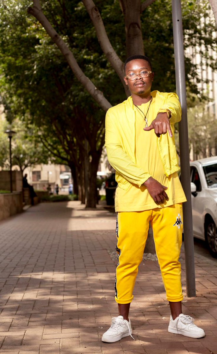 MphoManyaapelo's tweet image. Happy Friday Tweeps 🌹#DevelopingArts we chat to Teddy Cash known as Andile Sotshantsha on #TheUrbanDrive with @DMOS_SA @@northwestfm898 @mphogaletshitse @VillagePrincezz is a Fridas