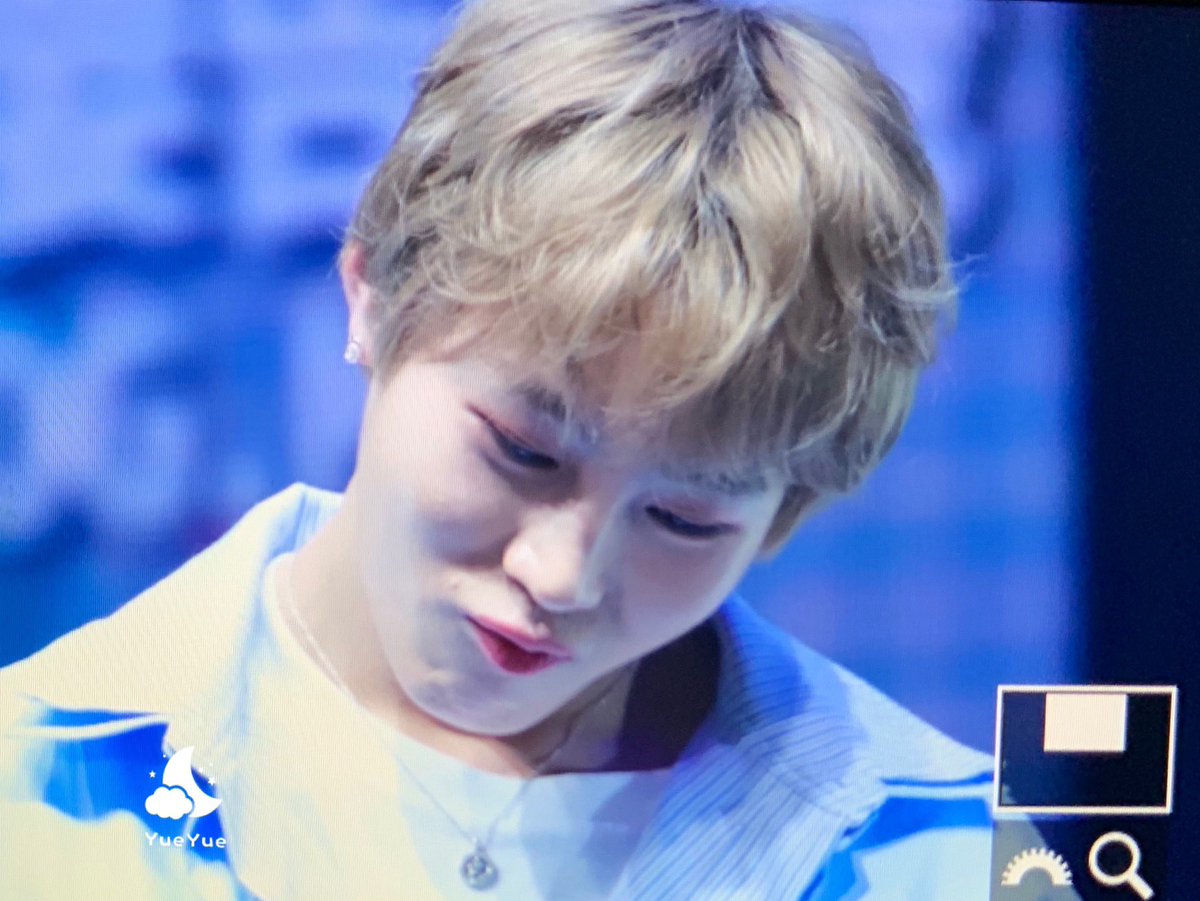 190405 ☺️☺️
#하성운 #HASUNGWOON #ハソンウン #河成云 #MyMoment #BIRD https://t.co/5KVsvTE3as