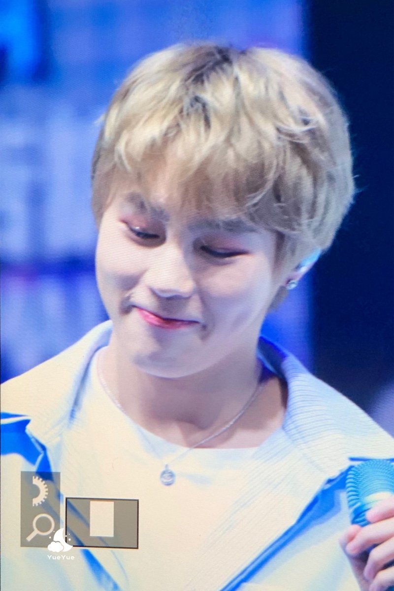 190405 ☺️☺️
#하성운 #HASUNGWOON #ハソンウン #河成云 #MyMoment #BIRD https://t.co/5KVsvTE3as