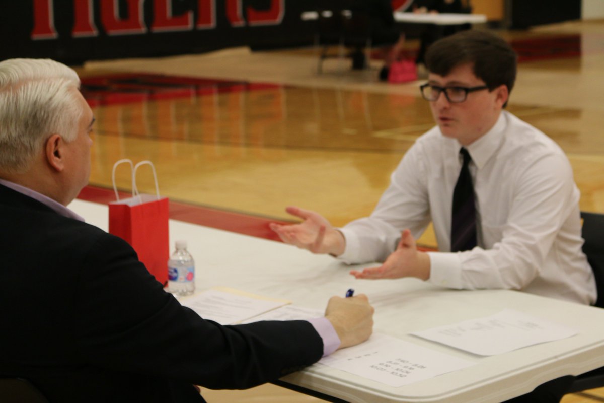 CirclevilleCity's tweet photo. We are off and running with our Tiger Boot Camp career development sessions this morning at Circleville High School! @PickawayWORKS #MyOhioClassroom #CollegeCareerReady #MockInterviewing #MilitaryCareers #STEMCareers #WorkplaceCulture https://t.co/NhzruY4OqN