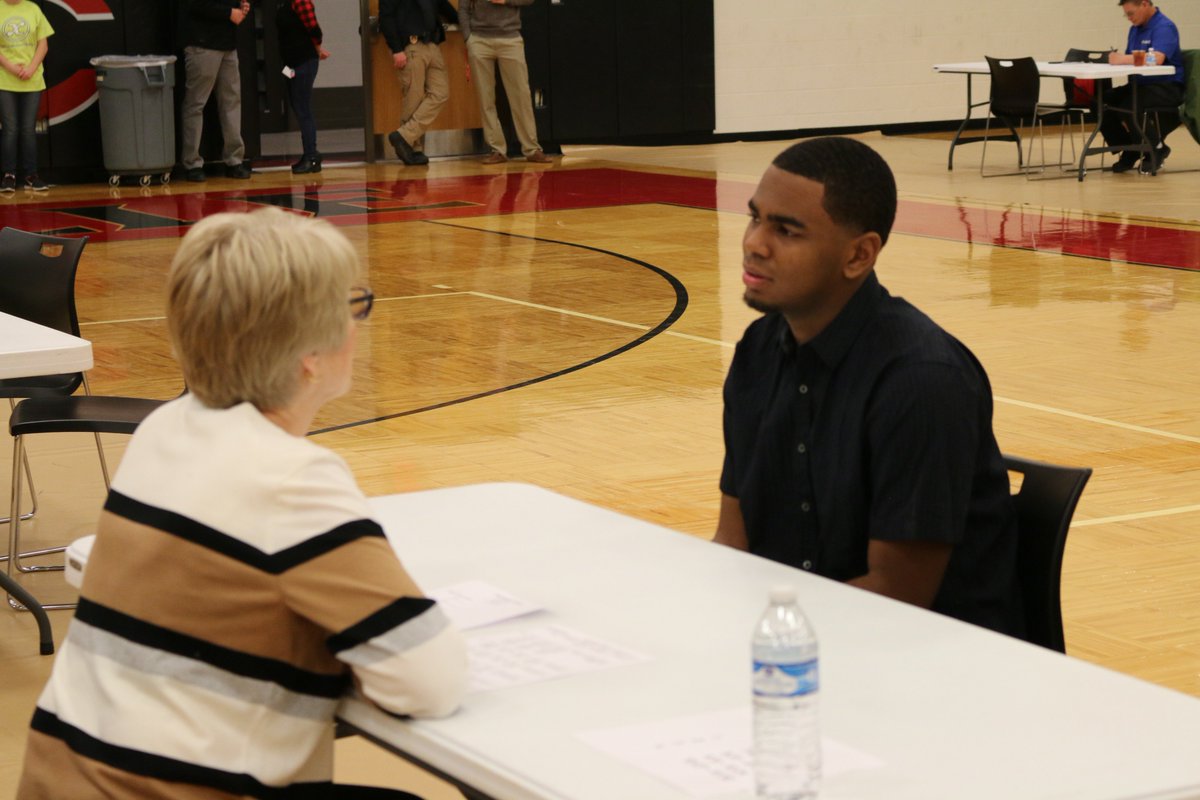 CirclevilleCity's tweet photo. We are off and running with our Tiger Boot Camp career development sessions this morning at Circleville High School! @PickawayWORKS #MyOhioClassroom #CollegeCareerReady #MockInterviewing #MilitaryCareers #STEMCareers #WorkplaceCulture https://t.co/NhzruY4OqN