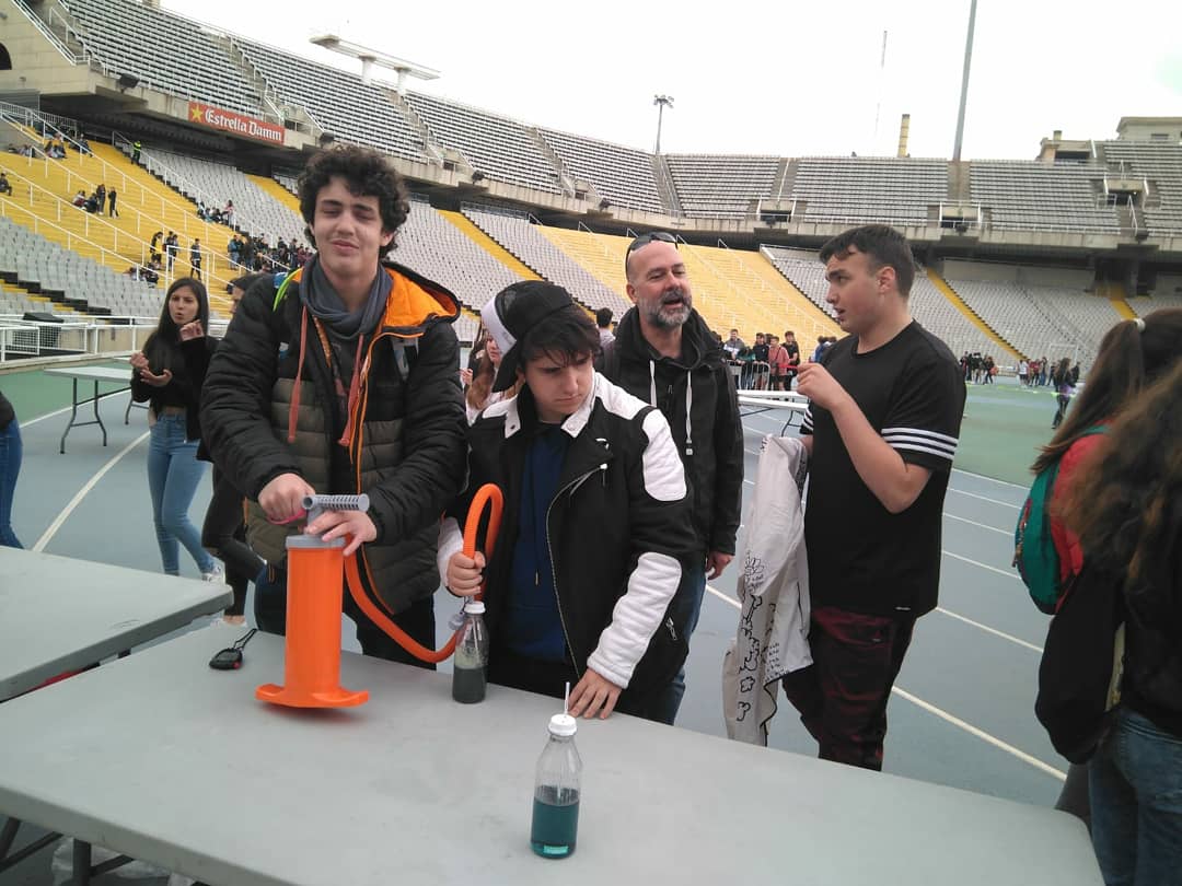 elsplanells's tweet image. Els de 3r d'ESO gaudeixen de ciència i la tecnologia a la Jornada Visions STEAM ANELLA. Mètode científic + procés creatiu a través d'un tractament multidisciplinar @bcn_ajuntament @la_upc #BarcelonaTech #CervellMatèriaiEnergia #STEAM #ScienceTechnologyEngineeringArtsMath