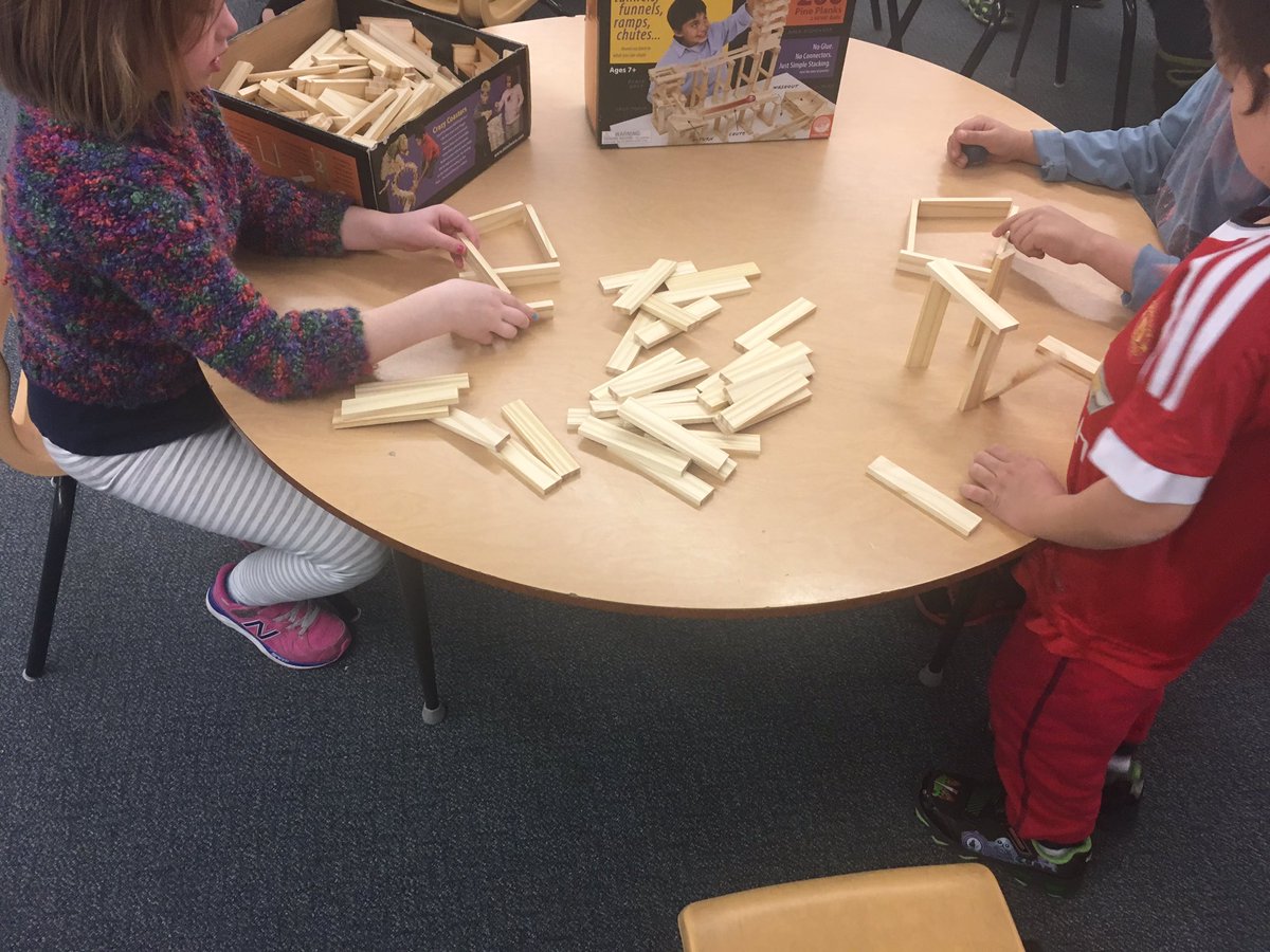 MrsMenicucci's tweet photo. Makers in the classroom. Getting ready for our gallery walk. @RHopkinsps #makerspaceiseverywhere https://t.co/nVaRLal2Uv