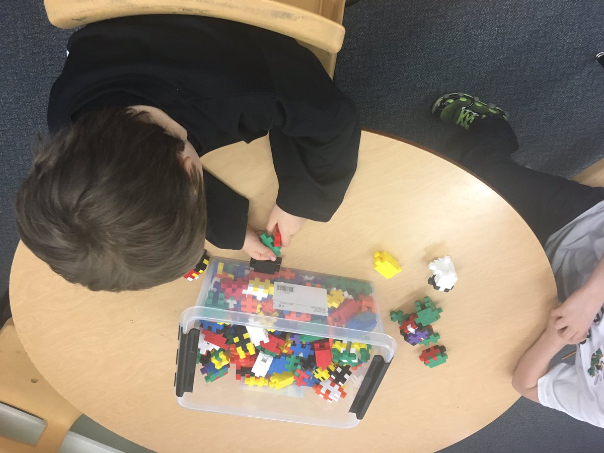 MrsMenicucci's tweet photo. Makers in the classroom. Getting ready for our gallery walk. @RHopkinsps #makerspaceiseverywhere https://t.co/nVaRLal2Uv