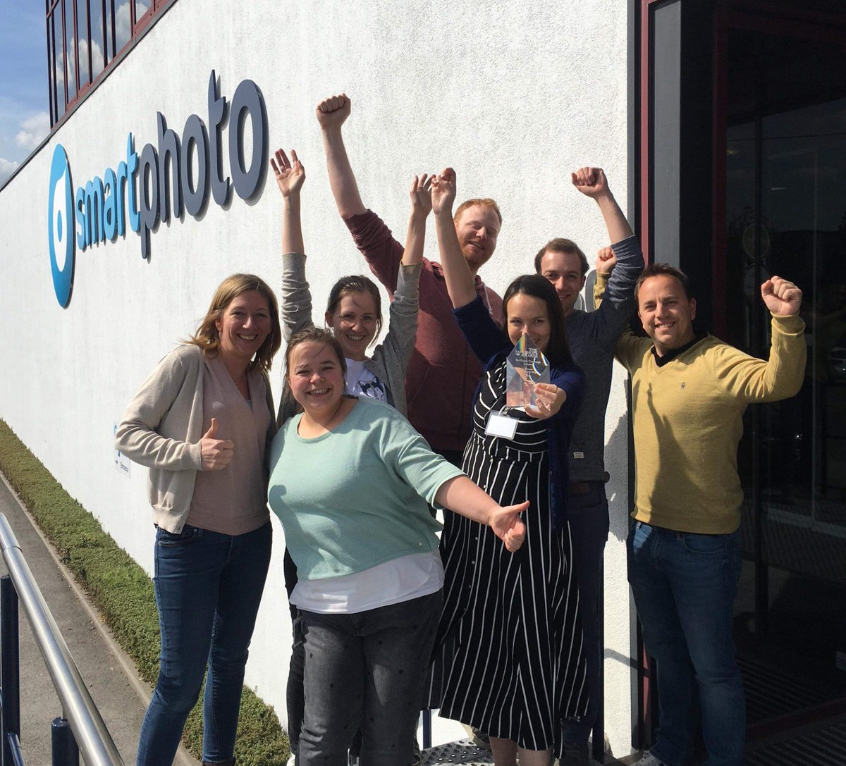 smartphoto_be's tweet photo. WOW, zó fier dat we de https://t.co/Zn3CWJsBWE Award voor "Brilliant Concept" in de categorie voor grote webshops in de wacht gesleept hebben! 🏆🙌
Bedankt aan iedereen die op ons gestemd heeft! 

#safeshopsawards #fieroponsteam #brilliantconcept https://t.co/L0ojT9S2wb