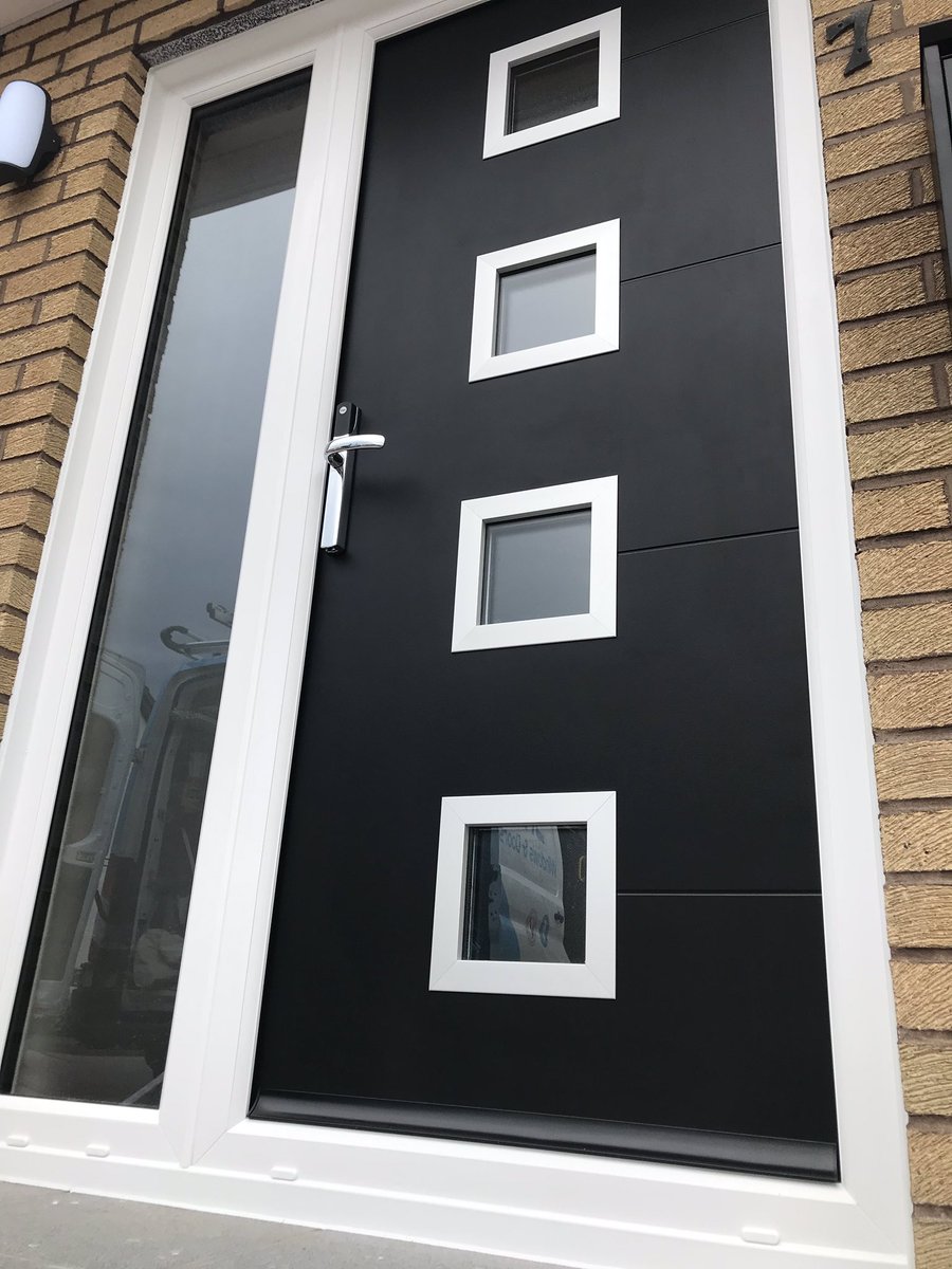 Fitting this amazing virtu-al door this afternoon <a href="/virtuosodoors/">Virtuoso Doors</a> <a href="/CustomadeGroup/">Customade Group</a> @YaleSecurity @DuraflexSystems #nokeys