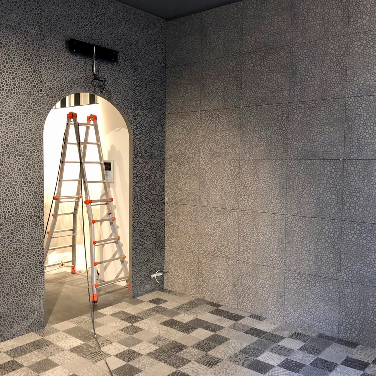 lea_cer's tweet image. The set-up of the #LeaCeramiche Milan showroom takes shape for the #Fuorisalone19, on display from 9th April at via Durini 3 bit.ly/2uOdswZ

@fuorisalone @fabionovembre #ZOOMbyLea #mdw19