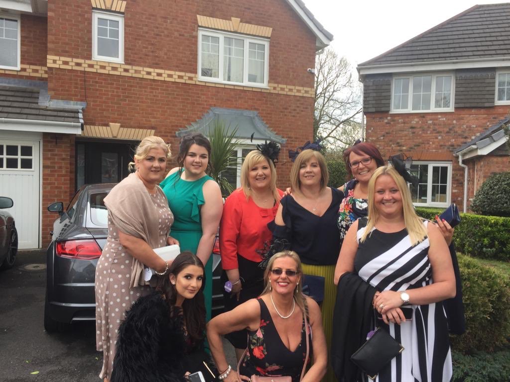 Lovely ladies dropped off at Ladies Day. Good luck!!! 🏇🏿🏇🏿 #AintreeRaces  #aintree2019 #AintreeLadiesDay #AintreeFestival