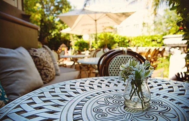 KloofStrHouse's tweet image. Friday is FINALLY is here.... And - there is beautiful weather on the cards for this weekend.. Will we see you later for dinner? Or will you rather come soak up the last few of those summer rays in our beautiful garden. Remember our summer lunch special runs on Saturdays too 🌞