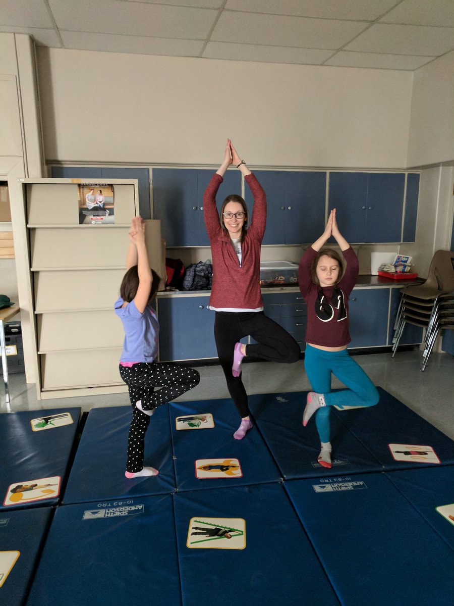 MarleneWasko's tweet photo. Thank you Children's Optimist Foundation for supporting our Family Wellness Night!  Yoga, mindful breathing, sensory crafts, collaborative mandelas, lunchable premade vs homemade challenge and dinner by Denny's! @KnollwoodPark1 @MLSchoolHealth #mentalhealth https://t.co/SXnACOlIrS