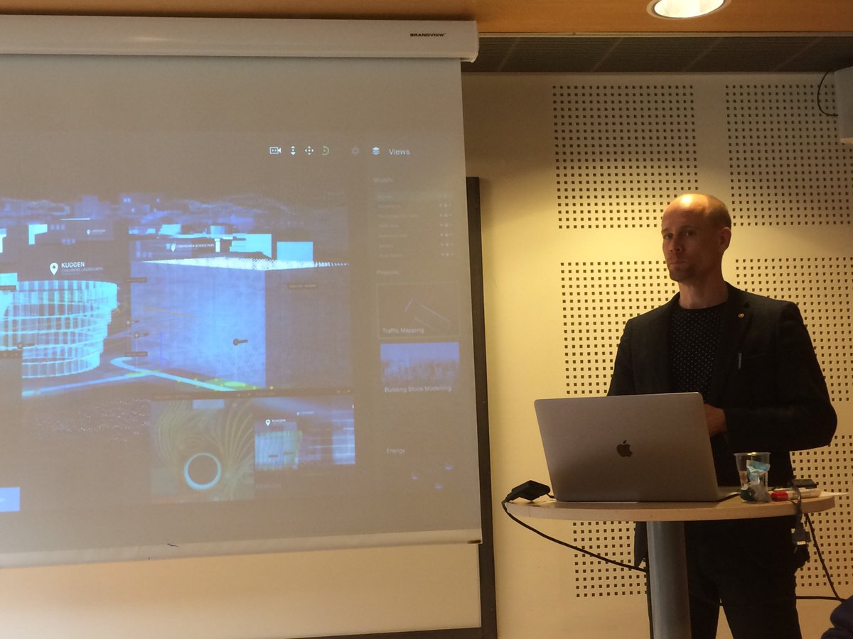 Toltorparen's tweet photo. ⁦@anderslogg⁩ om Virtual City@Chalmers ⁦@vetfest_gbg⁩ ⁦@JohannebergSP⁩ ⁦@Goteborgs_Stad⁩ ⁦@SCORE_NSR⁩ ⁦@INTERREGTweets⁩ ⁦@chalmersuniv⁩ #loviot https://t.co/7rjJB0H2G2