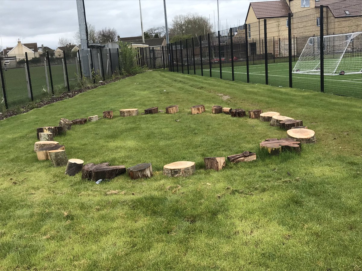 MulberryParkET's tweet photo. Topping the half term off by completing our log circle, thank you @bathnes and @bob_councillor for sorting the final donation of logs out for us. #logcircle #school https://t.co/Lb5MZJABxZ