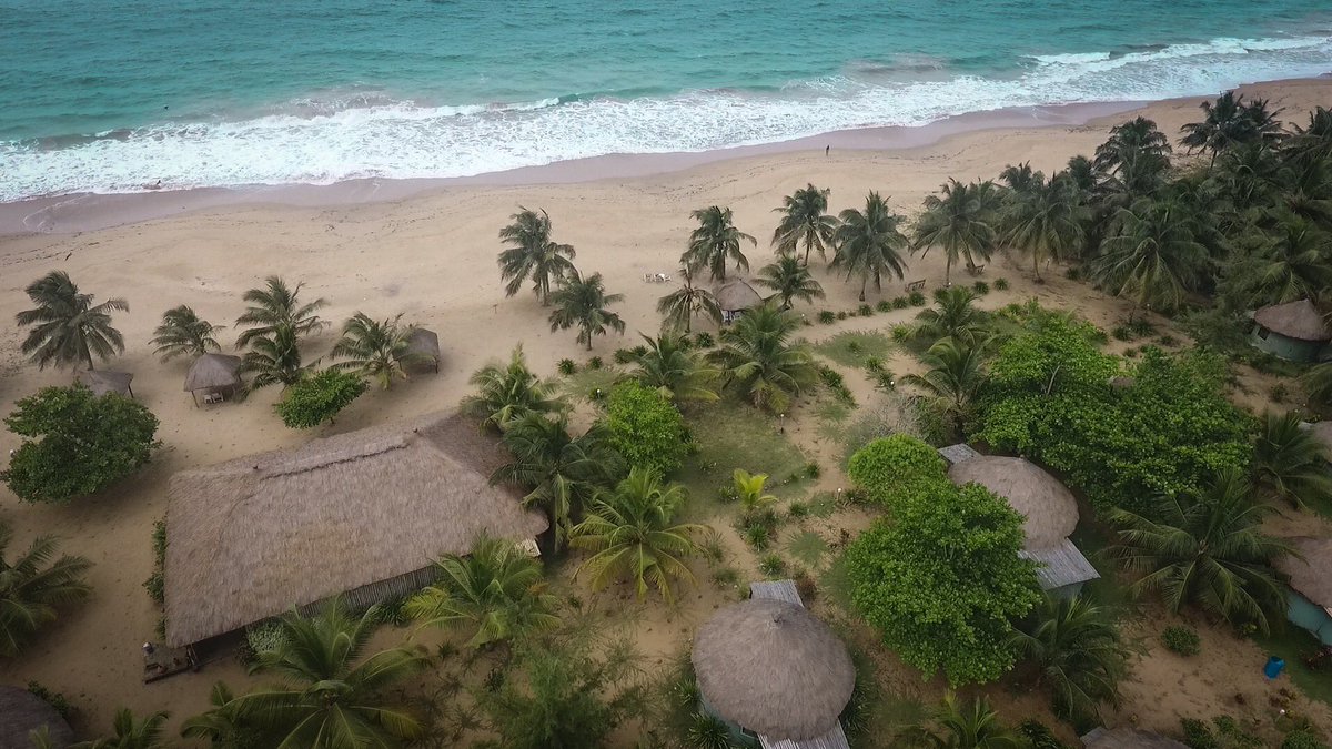 empire_western's tweet photo. Akwidaa is a fishing village in Ahanta West district🇬🇭, This is Akwidaa inn, A beautiful place with beach front houses 🏝our team members lodged here  during our stay in Akwidaa. Akwidaa inn has such a serene atmosphere. The breeze alone is overwhelming 😫♥️ #destinationlegon19 https://t.co/lhSkFBVR2k