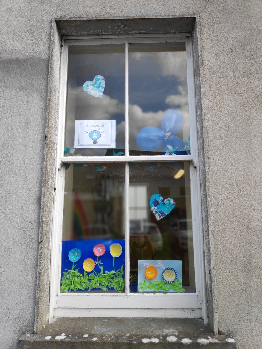 Busy boys this week working on our #AutismAwareness month window display😁💙💙@kinvarans