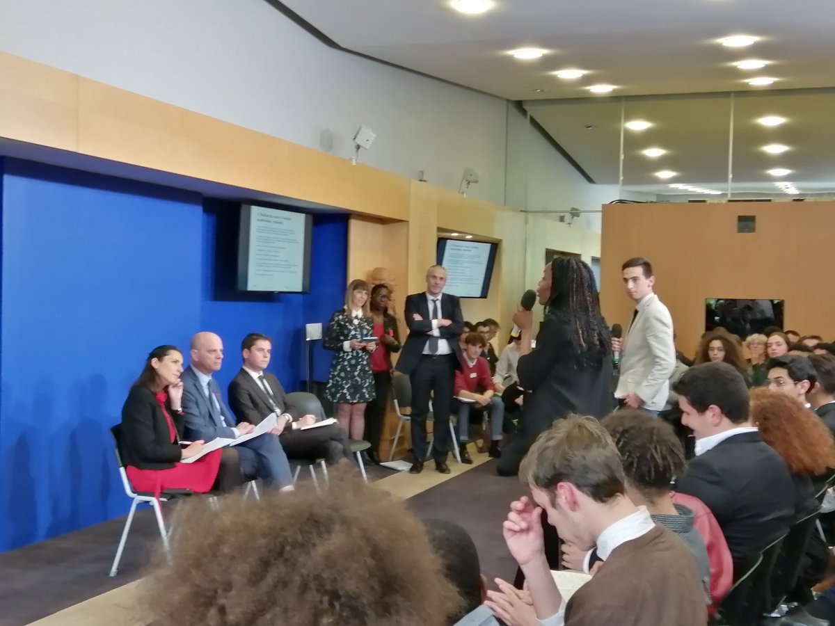 carret_leda's tweet photo. Ouverture du #CNVL qui fait suite à la mobilisation des jeunes pour la transition écologique. Les élus portent la parole des lycéens auprès de @jmblanquer @brunepoirson @GabrielAttal @EmmWargon La #VieLyceenne ont envie de compter dans les décisions politiques ! 
@academielyon https://t.co/fnzRI5NFsG