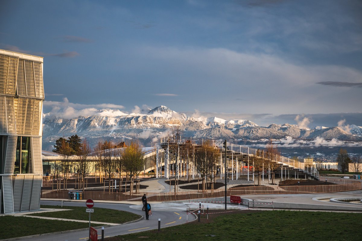 EPFL's tweet image. Neige de printemps #EPFLCampus