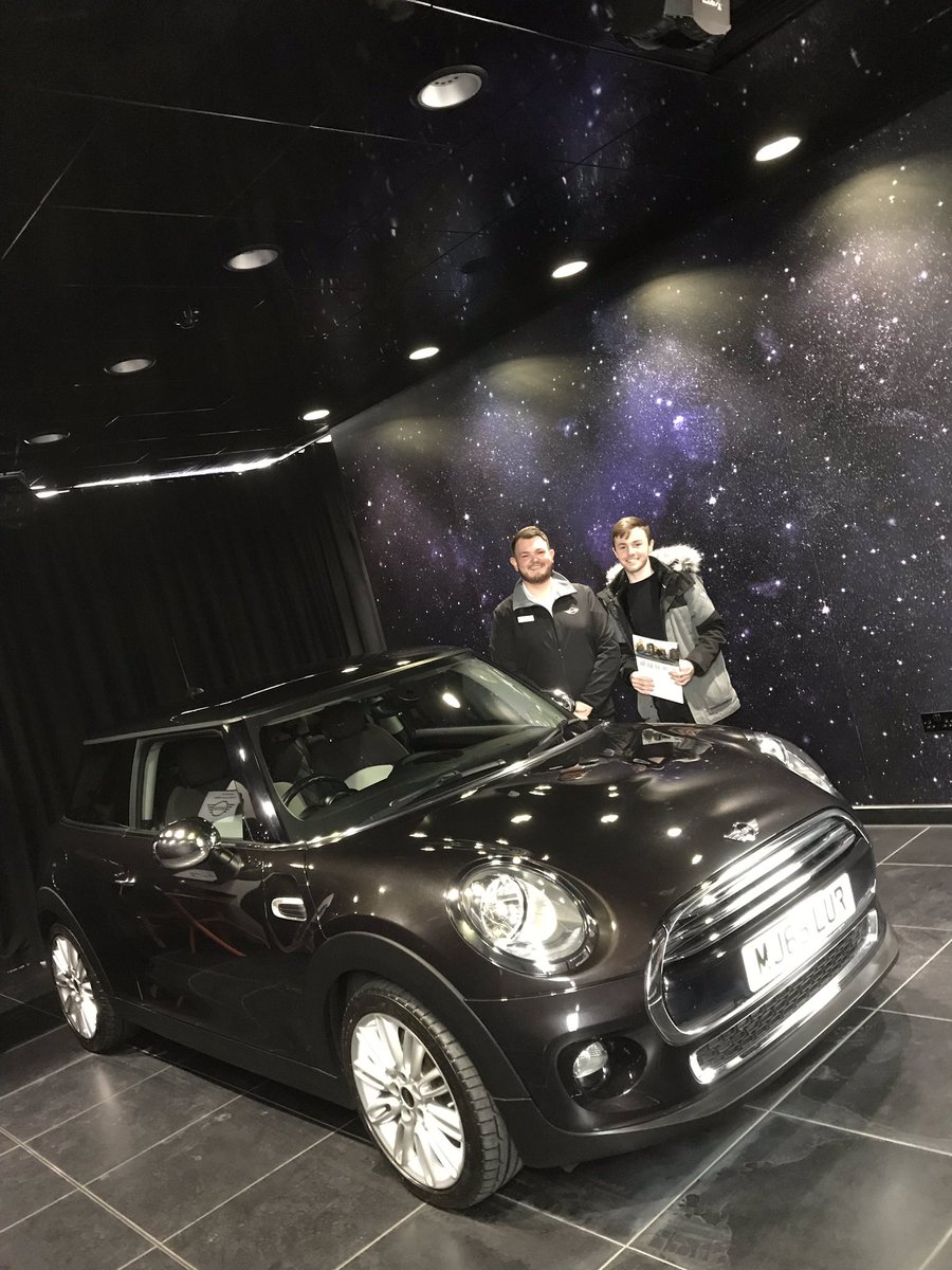 lindseymoo's tweet photo. New car day for James
Exciting time π
#discolights my fav πβ€οΈππ§‘π #chillipack thank you to the fab Gareth at @HALLIWELLJONES for his super customer service π
#halliwelljonesmini https://t.co/lxmnbxP6x8