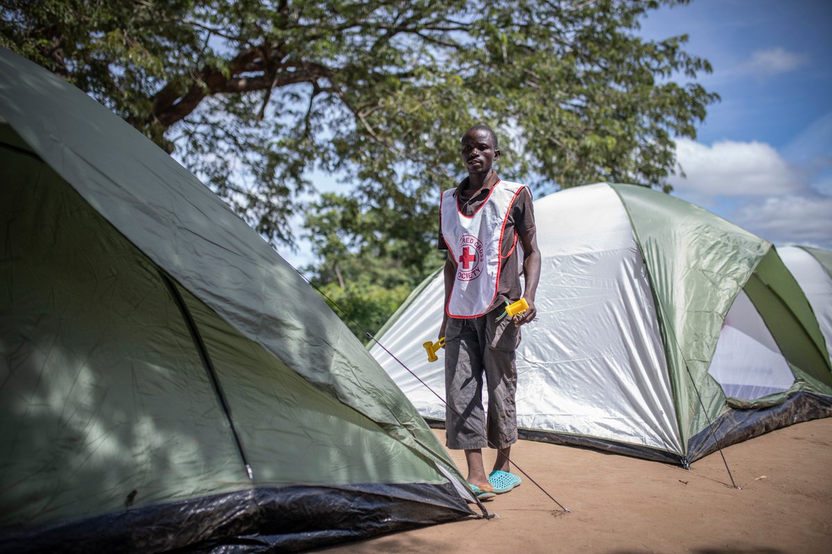 ifrc's tweet photo. After the floodings that hit #Malawi in early March 2019, tens of thousands of people have lost their homes and now live in camps.

Red Cross teams have been supporting communities affected.

Here, @MalawiRedCross volunteers help setting up tents ⛺️

📷 @PunainenRisti https://t.co/HhYqMTCLeT