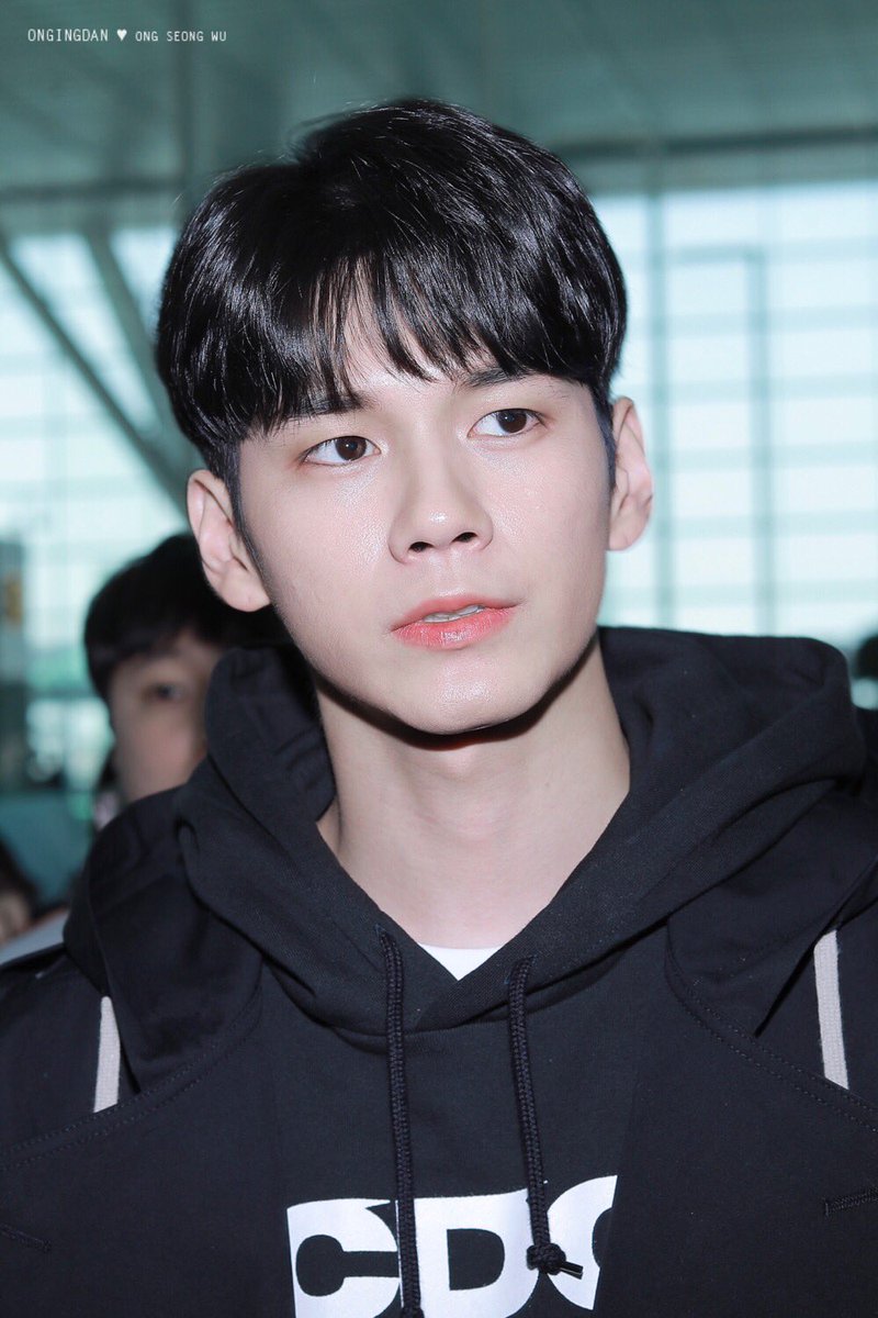 ongingongong's tweet photo. 190405 출국 ✈️✈️

호곡 주누깅 🤭🤭🤭❣️

#옹성우 #ONGSEONGWU https://t.co/2p11g7Xni7