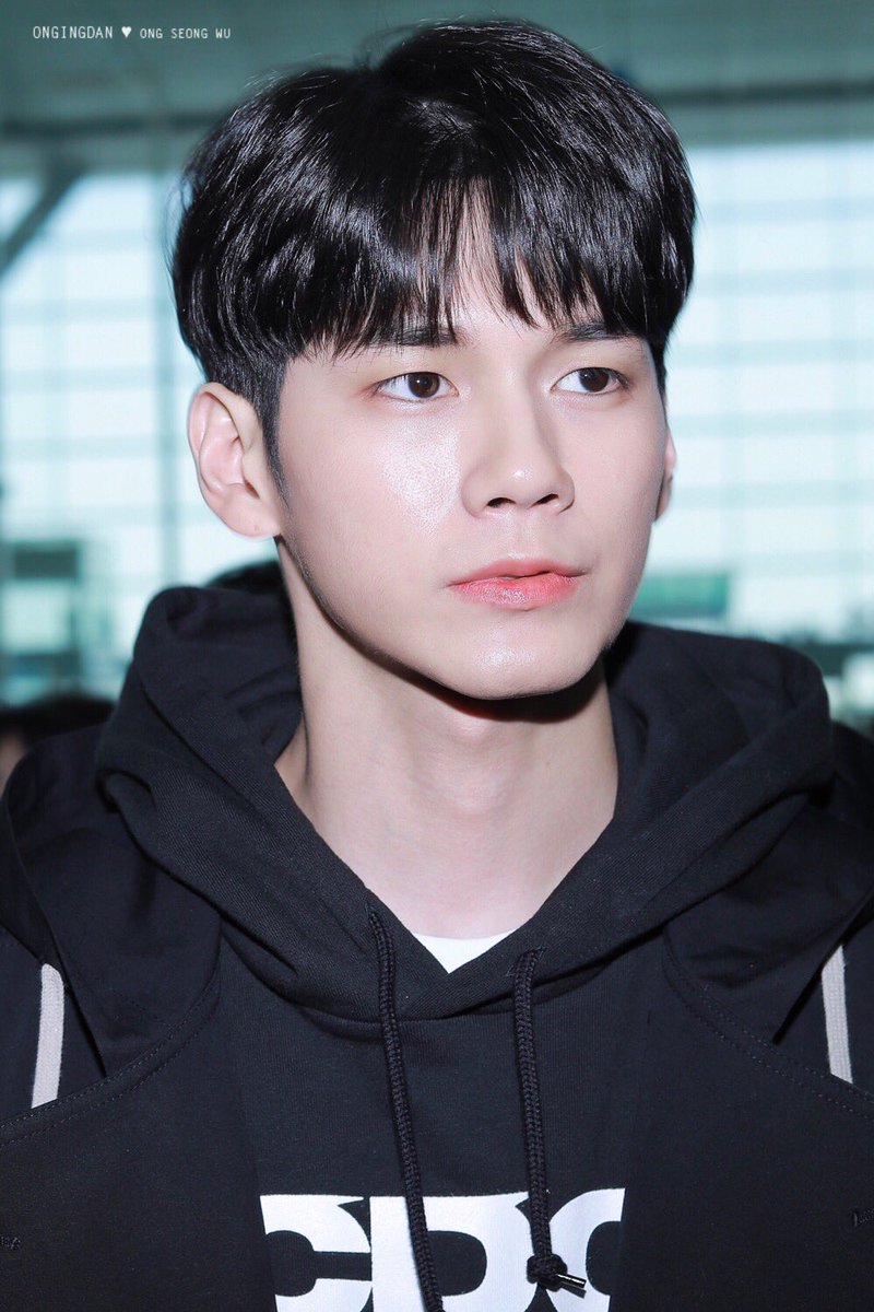 ongingongong's tweet photo. 190405 출국 ✈️✈️

호곡 주누깅 🤭🤭🤭❣️

#옹성우 #ONGSEONGWU https://t.co/2p11g7Xni7